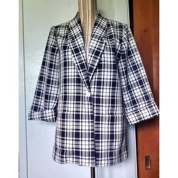 Vintage 80's boxy fit plaid blazer with wide cropped sleeves. - Picture 1 of 10
